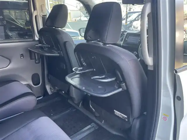 日産 セレナ e－パワー ハイウェイスター V 佐賀県 2018(平30)年 8.9万km ブリリアントホワイトパール エマージェンシーブレーキ/クルーズコントロール/純正SDナビ/・TV/CD/DVD/BT/純正フリップダウンモニター/純正前方ドライブレコーダー/DJ4-D/両側パワースライドドア/ワンタッチパワースライド/ハンズフリーオートスライドドア/前後コーナーセンサー/外付けパーキングサポート/LEDヘッドライト/フォグランプ/オートライト/純正15インチアルミホイール/純正フロアマット/ステアリングスイッチ/革巻きステアリング/プッシュスタート