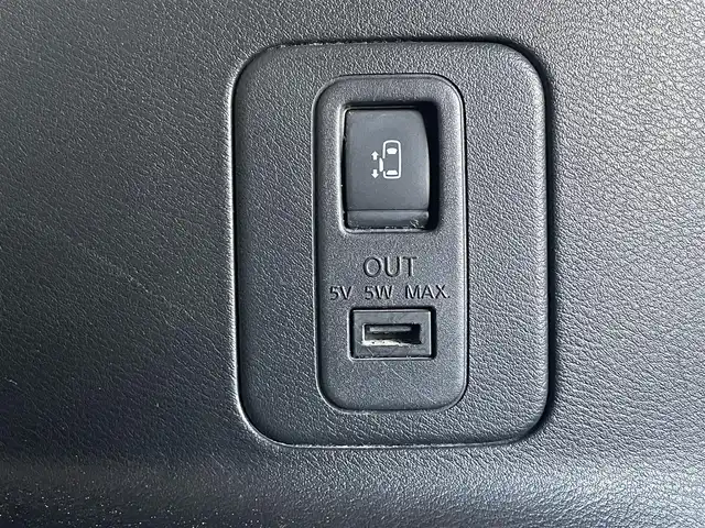 日産 セレナ e－パワー ハイウェイスター V 佐賀県 2018(平30)年 8.9万km ブリリアントホワイトパール エマージェンシーブレーキ/クルーズコントロール/純正SDナビ/・TV/CD/DVD/BT/純正フリップダウンモニター/純正前方ドライブレコーダー/DJ4-D/両側パワースライドドア/ワンタッチパワースライド/ハンズフリーオートスライドドア/前後コーナーセンサー/外付けパーキングサポート/LEDヘッドライト/フォグランプ/オートライト/純正15インチアルミホイール/純正フロアマット/ステアリングスイッチ/革巻きステアリング/プッシュスタート