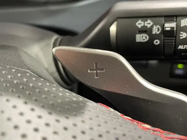 レクサス ＵＸ 250h Fスポーツ 愛知県 2019(平31)年 2.4万km グラファイトブラックガラスフレーク ・取扱説明書/・メンテナンスノート/・登録時走行距離：23185km/・装着タイヤ：TURANZA（ブリヂストン19年製）/　レクサスセーフティシステム　/・プリクラッシュセーフティ/（昼自転車運転者＆夜間歩行者検知機能付）/（対車両：自車車速域約10km/hから最高速度：最大約40km/h減速可）/（対歩行者：自車車速域約10km/hから80km/h間：最大約30km/h減速可）/・レーダークルーズコントロール/（全車速追従機能付/ブレーキ制御付）/・レーントレーシングアシスト（LTA）/（作動車速：50km/h以上時）/（ステアリング操作支援）/・ロードサインアシスト（RSA）/（道路標識認識支援）/・オートマチックハイビーム/　10.3インチメモリーナビ　/・FMAMラジオ/・CD/・DVD/・gracenote/・Bluetooth/・ハンズフリーフォン/・TV/・USB/・AUX/・バックモニター/・ETC2.0/　主要装備　/・パーキングサポートアシスト/・クリアランスソナー/・ツートンレザーシート/・パワー＆ヒーターシート/・運転席ポジションメモリーシート/・オートライト/・LEDヘッドライト/・ステアリングヒーター/・パワーバックドア/・純正アルミ18インチ