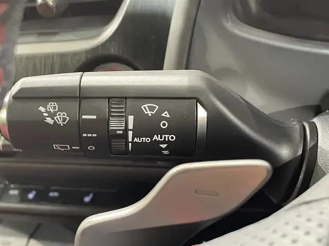 レクサス ＵＸ 250h Fスポーツ 愛知県 2019(平31)年 2.4万km グラファイトブラックガラスフレーク ・取扱説明書/・メンテナンスノート/・登録時走行距離：23185km/・装着タイヤ：TURANZA（ブリヂストン19年製）/　レクサスセーフティシステム　/・プリクラッシュセーフティ/（昼自転車運転者＆夜間歩行者検知機能付）/（対車両：自車車速域約10km/hから最高速度：最大約40km/h減速可）/（対歩行者：自車車速域約10km/hから80km/h間：最大約30km/h減速可）/・レーダークルーズコントロール/（全車速追従機能付/ブレーキ制御付）/・レーントレーシングアシスト（LTA）/（作動車速：50km/h以上時）/（ステアリング操作支援）/・ロードサインアシスト（RSA）/（道路標識認識支援）/・オートマチックハイビーム/　10.3インチメモリーナビ　/・FMAMラジオ/・CD/・DVD/・gracenote/・Bluetooth/・ハンズフリーフォン/・TV/・USB/・AUX/・バックモニター/・ETC2.0/　主要装備　/・パーキングサポートアシスト/・クリアランスソナー/・ツートンレザーシート/・パワー＆ヒーターシート/・運転席ポジションメモリーシート/・オートライト/・LEDヘッドライト/・ステアリングヒーター/・パワーバックドア/・純正アルミ18インチ