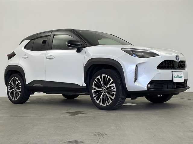 トヨタ ヤリスクロス ハイブリッド Z 鹿児島県 2024(令6)年 2.1万km ブラックマイカ/プラチナホワイトパールマイカ ワンオーナー/純正ナビ/（フルセグTV/Bluetooth/AM/FM）/全方位モニター/ETC/前後ドライブレコーダー/ハーフレザーシート/シートヒーター/パワーシート/パワーバックドア/衝突被害軽減システム/レーダークルーズコントロール/前後コーナーセンサー/ブレーキホールド/電動パーキングシステム/ブラインドスポットモニター/先行車発進告知機能/LEDヘッドライト/オートライト/オートマチックハイビーム/フォグライト/プッシュスタート/保証書/取扱説明書