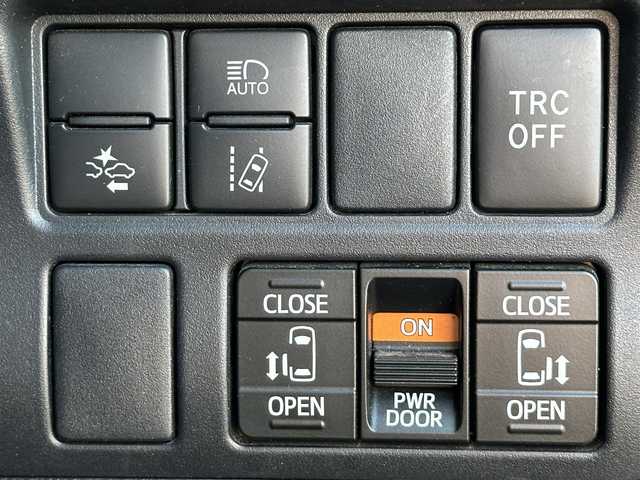 トヨタ ヴォクシー ハイブリッド ZS 煌 島根県 2017(平29)年 10.6万km ホワイトパールクリスタルシャイン トヨタセーフティセンス/アルパイン11インチナビ/CD/DVD/DTV/Bluetooth/バックカメラ/両側パワースライドドア /クルーズコントロール/シートヒーター /LEDオートライト/オートマチックハイビーム /LDA/ステアリングスイッチ/ドライブレコーダー/ビルトインETC/スマートキー/プッシュスタート /純正フロアマット/純正ドアバイザー