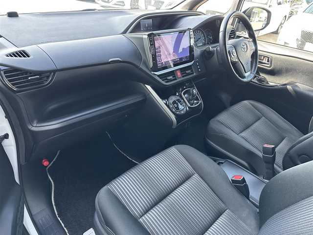トヨタ ヴォクシー ハイブリッド ZS 煌 島根県 2017(平29)年 10.6万km ホワイトパールクリスタルシャイン トヨタセーフティセンス/アルパイン11インチナビ/CD/DVD/DTV/Bluetooth/バックカメラ/両側パワースライドドア /クルーズコントロール/シートヒーター /LEDオートライト/オートマチックハイビーム /LDA/ステアリングスイッチ/ドライブレコーダー/ビルトインETC/スマートキー/プッシュスタート /純正フロアマット/純正ドアバイザー