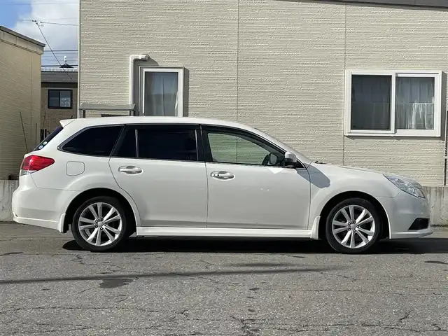 スバル レガシィ ツーリングワゴン 2．5iアイサイト 富山県 2012(平24)年 6.2万km サテンホワイトパール 4WD/ワンオーナー/社外メモリナビ（MDV－727DT）/・CD/DVD/USB/アイサイト/フォグランプ/純正17AW夏タイヤ/社外16AW冬タイヤ/パワーシート/クルーズコントロール/オートライト/ステアリングスイッチ/センターコンソール/ドアバイザー/電格ミラー/スバル記録簿/H25H26H28H30H31R2R4R6/保証書/取扱説明書/記録簿/スペアキー