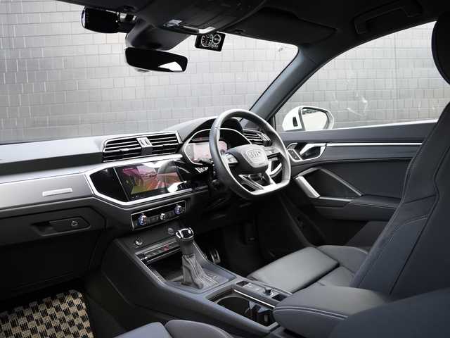 アウディ Ｑ３ 35TFSI Sライン 静岡県 2020(令2)年 1.9万km グレイシアホワイトメタリック ワンオーナー /AudyプレセンスACC/レーンアシスト　サイドアシスト /MMIナビフルセグTV BluetoothUSB/全方位カメラ/ブラックレザーシート シートヒーター /前席パワーシート/ワイヤレス充電/パワーバックドア /KAROフロアマッド/ドライブレコーダー/GPSレーダー/DSRCETC