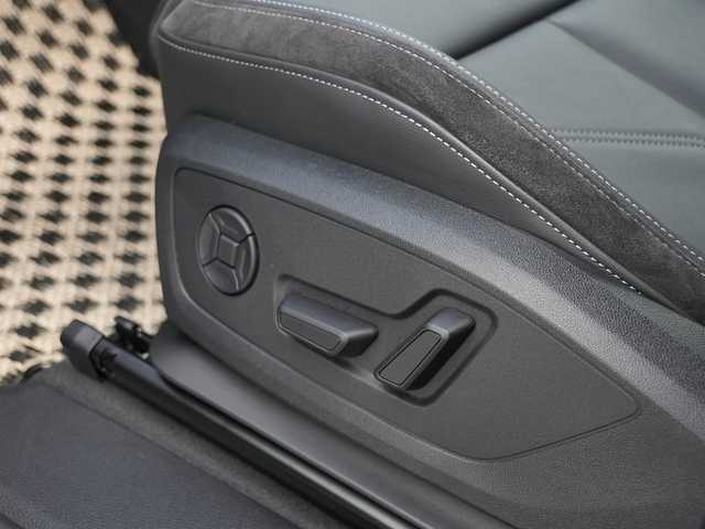 アウディ Ｑ３ 35TFSI Sライン 静岡県 2020(令2)年 1.9万km グレイシアホワイトメタリック ワンオーナー /AudyプレセンスACC/レーンアシスト　サイドアシスト /MMIナビフルセグTV BluetoothUSB/全方位カメラ/ブラックレザーシート シートヒーター /前席パワーシート/ワイヤレス充電/パワーバックドア /KAROフロアマッド/ドライブレコーダー/GPSレーダー/DSRCETC
