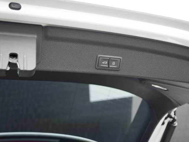 アウディ Ｑ３ 35TFSI Sライン 静岡県 2020(令2)年 1.9万km グレイシアホワイトメタリック ワンオーナー /AudyプレセンスACC/レーンアシスト　サイドアシスト /MMIナビフルセグTV BluetoothUSB/全方位カメラ/ブラックレザーシート シートヒーター /前席パワーシート/ワイヤレス充電/パワーバックドア /KAROフロアマッド/ドライブレコーダー/GPSレーダー/DSRCETC