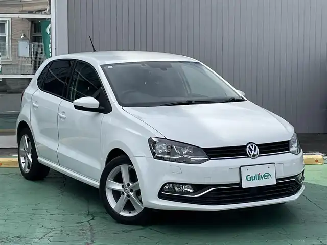 フォルクスワーゲン ポロ TSIハイライン 埼玉県 2016(平28)年 4.8万km ピュアホワイト 新車時保証書/純正SDナビ/　（フルセグTV/BT/SD/CD・DVD/VTR/USB/ラジ /      オ）/ステアリングスイッチ/パドルシフト/フロントシートヒーター/オートライト/フロントドライブレコーダー/ETC/アイドリングストップ/純正フロアマット/純正ドアバイザー/タイヤサイズ　　215/45/R16