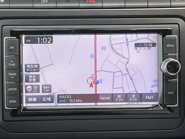 フォルクスワーゲン ポロ TSIハイライン 埼玉県 2016(平28)年 4.8万km ピュアホワイト 新車時保証書/純正SDナビ/　（フルセグTV/BT/SD/CD・DVD/VTR/USB/ラジ /      オ）/ステアリングスイッチ/パドルシフト/フロントシートヒーター/オートライト/フロントドライブレコーダー/ETC/アイドリングストップ/純正フロアマット/純正ドアバイザー/タイヤサイズ　　215/45/R16