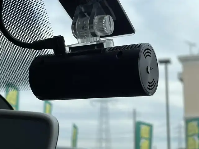 フォルクスワーゲン ポロ TSIハイライン 埼玉県 2016(平28)年 4.8万km ピュアホワイト 新車時保証書/純正SDナビ/　（フルセグTV/BT/SD/CD・DVD/VTR/USB/ラジ /      オ）/ステアリングスイッチ/パドルシフト/フロントシートヒーター/オートライト/フロントドライブレコーダー/ETC/アイドリングストップ/純正フロアマット/純正ドアバイザー/タイヤサイズ　　215/45/R16