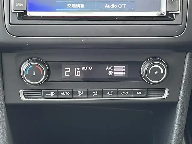 フォルクスワーゲン ポロ TSIハイライン 埼玉県 2016(平28)年 4.8万km ピュアホワイト 新車時保証書/純正SDナビ/　（フルセグTV/BT/SD/CD・DVD/VTR/USB/ラジ /      オ）/ステアリングスイッチ/パドルシフト/フロントシートヒーター/オートライト/フロントドライブレコーダー/ETC/アイドリングストップ/純正フロアマット/純正ドアバイザー/タイヤサイズ　　215/45/R16