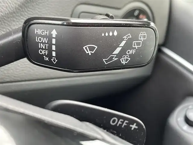 フォルクスワーゲン ポロ TSIハイライン 埼玉県 2016(平28)年 4.8万km ピュアホワイト 新車時保証書/純正SDナビ/　（フルセグTV/BT/SD/CD・DVD/VTR/USB/ラジ /      オ）/ステアリングスイッチ/パドルシフト/フロントシートヒーター/オートライト/フロントドライブレコーダー/ETC/アイドリングストップ/純正フロアマット/純正ドアバイザー/タイヤサイズ　　215/45/R16