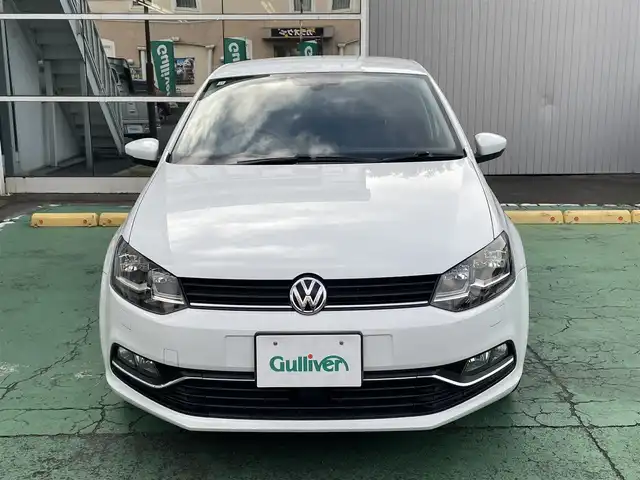 フォルクスワーゲン ポロ TSIハイライン 埼玉県 2016(平28)年 4.8万km ピュアホワイト 新車時保証書/純正SDナビ/　（フルセグTV/BT/SD/CD・DVD/VTR/USB/ラジ /      オ）/ステアリングスイッチ/パドルシフト/フロントシートヒーター/オートライト/フロントドライブレコーダー/ETC/アイドリングストップ/純正フロアマット/純正ドアバイザー/タイヤサイズ　　215/45/R16