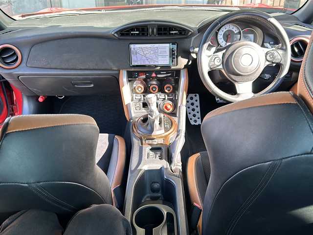 トヨタ ８６ GT リミテッド ブラックPKG 静岡県 2019(平31)年 8万km ピュアレッド 純正ナビ/・FM/AM/・CD/DVD/・フルセグTV/・SD録音/・Bluetooth/主要装備/・ＴＲＤエアロ/・ＥＴＣ/・パドルシフト/・オートエアコン/・シートヒーター/・サイドカーテンエアバッグ/・リアフォグ/・オートライト/・ＬＥＤライト/・クルーズコントロール/・ブレンボ製ブレーキ/・純正アルミホイール(ブラック塗装)