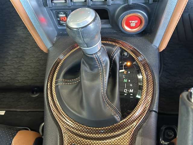 トヨタ ８６ GT リミテッド ブラックPKG 静岡県 2019(平31)年 8万km ピュアレッド 純正ナビ/・FM/AM/・CD/DVD/・フルセグTV/・SD録音/・Bluetooth/主要装備/・ＴＲＤエアロ/・ＥＴＣ/・パドルシフト/・オートエアコン/・シートヒーター/・サイドカーテンエアバッグ/・リアフォグ/・オートライト/・ＬＥＤライト/・クルーズコントロール/・ブレンボ製ブレーキ/・純正アルミホイール(ブラック塗装)