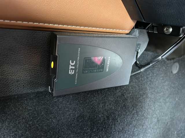 トヨタ ８６ GT リミテッド ブラックPKG 静岡県 2019(平31)年 8万km ピュアレッド 純正ナビ/・FM/AM/・CD/DVD/・フルセグTV/・SD録音/・Bluetooth/主要装備/・ＴＲＤエアロ/・ＥＴＣ/・パドルシフト/・オートエアコン/・シートヒーター/・サイドカーテンエアバッグ/・リアフォグ/・オートライト/・ＬＥＤライト/・クルーズコントロール/・ブレンボ製ブレーキ/・純正アルミホイール(ブラック塗装)