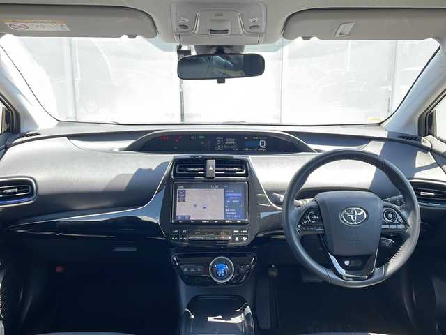 トヨタ プリウス Sツーリングセレクション 福岡県 2021(令3)年 6.6万km アティチュードブラックマイカ 純正９インチナビ　/（全方位カメラ、Bカメラ、TV、HDMI 、Bluetooth）　/シートヒーター　/ビルトインＥＴＣ　/ドライブレコーダー前/１００Ｖ充電　/クルーズコントロール　/車両接近警報 /横揺れ防止 /先行車発信告知 /クリアランスソナー /LEDヘッドライト/プッシュスタート/ステアリングボタン