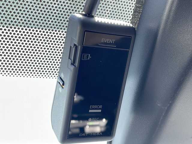 トヨタ プリウス Sツーリングセレクション 福岡県 2021(令3)年 6.6万km アティチュードブラックマイカ 純正９インチナビ　/（全方位カメラ、Bカメラ、TV、HDMI 、Bluetooth）　/シートヒーター　/ビルトインＥＴＣ　/ドライブレコーダー前/１００Ｖ充電　/クルーズコントロール　/車両接近警報 /横揺れ防止 /先行車発信告知 /クリアランスソナー /LEDヘッドライト/プッシュスタート/ステアリングボタン