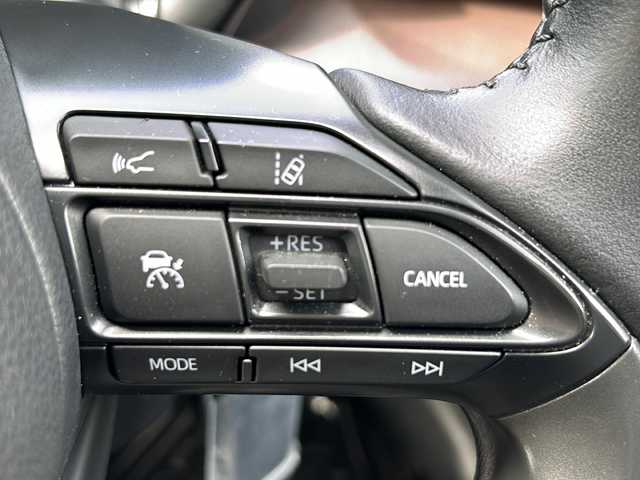 トヨタ ヤリスクロス ハイブリッド Z 山梨県 2021(令3)年 2.9万km ホワイトパールクリスタルシャイン トヨタセーフティセンス/　・プリクラッシュセーフティシステム/　・レーントレーシングアシスト/　・レーダークルーズコントロール/　・ロードサインアシスト/　・発進遅れ告知機能/　・オートマチックハイビーム/　・パーキングサポートブレーキ/純正ナビ/　(USB/BT/フルセグ)/バックカメラ/LEDオートライト/ハーフレザーシート/シートヒーター/純正18インチアルミホイール/ブラインドスポットモニター/ヘッドアップディスプレイ/クリアランスソナー/ダウンヒルアシストコントロールシステム/純正フロアマット/スマートキー/ビルトインETC2.0