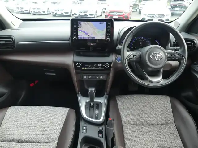 トヨタ ヤリスクロス ハイブリッド Z 千葉県 2021(令3)年 4.2万km ブラックマイカ Toyota Safety Sense/・プリクラッシュセーフティ/・レーンディパーチャーアラート/・オートハイビーム/・レーダークルーズコントロール/・ブラインドスポットモニター/アイドリングストップ/純正コネクティッドナビ/地デジTV/【Bluetooth接続】/パノラミックビューモニター/ドライブレコーダー/ハーフレザーシート/前席シートヒーター/革巻きステアリング/ステアリングスイッチ/ETC/LEDヘッドライト/ウインカーミラー/クリアランスソナー/純正18インチアルミホイル/サイド/カーテンエアバッグ/スマートキー