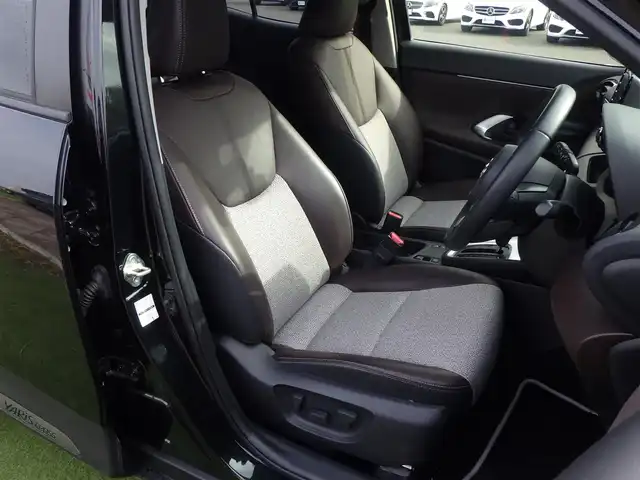 トヨタ ヤリスクロス ハイブリッド Z 千葉県 2021(令3)年 4.2万km ブラックマイカ Toyota Safety Sense/・プリクラッシュセーフティ/・レーンディパーチャーアラート/・オートハイビーム/・レーダークルーズコントロール/・ブラインドスポットモニター/アイドリングストップ/純正コネクティッドナビ/地デジTV/【Bluetooth接続】/パノラミックビューモニター/ドライブレコーダー/ハーフレザーシート/前席シートヒーター/革巻きステアリング/ステアリングスイッチ/ETC/LEDヘッドライト/ウインカーミラー/クリアランスソナー/純正18インチアルミホイル/サイド/カーテンエアバッグ/スマートキー