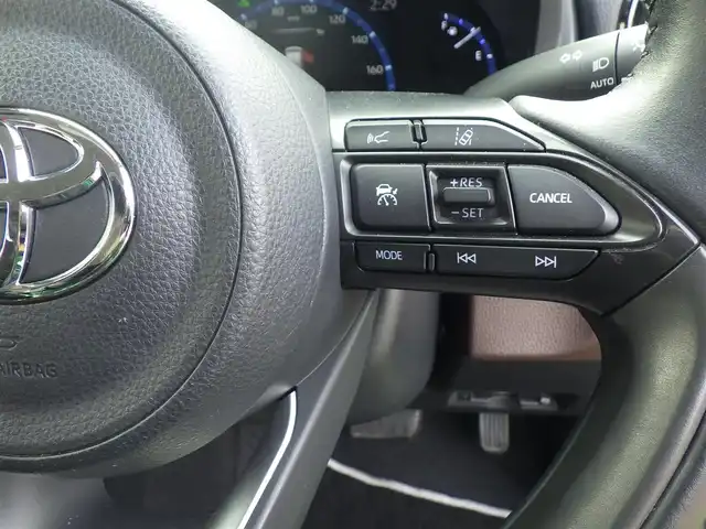 トヨタ ヤリスクロス ハイブリッド Z 千葉県 2021(令3)年 4.2万km ブラックマイカ Toyota Safety Sense/・プリクラッシュセーフティ/・レーンディパーチャーアラート/・オートハイビーム/・レーダークルーズコントロール/・ブラインドスポットモニター/アイドリングストップ/純正コネクティッドナビ/地デジTV/【Bluetooth接続】/パノラミックビューモニター/ドライブレコーダー/ハーフレザーシート/前席シートヒーター/革巻きステアリング/ステアリングスイッチ/ETC/LEDヘッドライト/ウインカーミラー/クリアランスソナー/純正18インチアルミホイル/サイド/カーテンエアバッグ/スマートキー