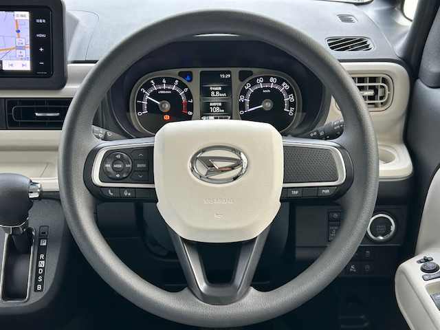 ダイハツ ムーヴ キャンバス ストライプス G 栃木県 2024(令6)年 0.1万km シャイニングホワイトパール/サンドベージュメタリック スマートアシスト/・衝突回避支援ブレーキ機能/・ブレーキ制御付誤発進抑制機能/・車線逸脱抑制制御機能/・路側逸脱警報機能/・先行車発進お知らせ機能/・標識認識機能/・アダプティブドライビングビーム/社外メモリナビ/フルセグTV/DVD/Bluetooth/バックカメラ/両側パワースライドドア/スマートキー/シートヒーター/保温機能付カップホルダー/ステアリングリモコン/純正フロアマット/LEDヘッドライト/フォグランプ/オートライト/コーナーセンサー