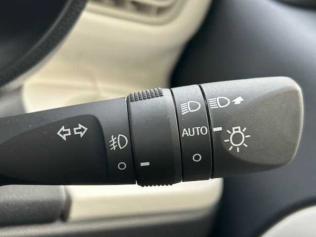 ダイハツ ムーヴ キャンバス ストライプス G 栃木県 2024(令6)年 0.1万km シャイニングホワイトパール/サンドベージュメタリック スマートアシスト/・衝突回避支援ブレーキ機能/・ブレーキ制御付誤発進抑制機能/・車線逸脱抑制制御機能/・路側逸脱警報機能/・先行車発進お知らせ機能/・標識認識機能/・アダプティブドライビングビーム/社外メモリナビ/フルセグTV/DVD/Bluetooth/バックカメラ/両側パワースライドドア/スマートキー/シートヒーター/保温機能付カップホルダー/ステアリングリモコン/純正フロアマット/LEDヘッドライト/フォグランプ/オートライト/コーナーセンサー