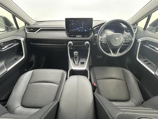 トヨタ ＲＡＶ４ G 熊本県 2024(令6)年 1万km プラチナホワイトパールマイカ 禁煙車　/１０．５インチディスプレイオーディオ（ＡｐｐｌＣａｒＰｌａｙ・ＡｎｄｒｏｉｄＡｕｔｏ・ＢＴ・フルセグ）/アラウンドビューモニター/前方ドライブレコーダー　/ＥＴＣ２．０　/レーダークルーズコントロール/前席シートヒーター　/ステアリングヒーター/前席エアーシート/運転席パワーシート（メモリー付き）/パワーバックドア/前後クリアランスソナー/ブラインドスポットモニター/衝突軽減ブレーキ/レーンキープアシスト/ダウンヒルアシスト/横滑り防止/デジタルインナーミラー/ルーフレール/純正フロアマット/純正１８インチAW/オートライト/オートマチックハイビーム/LEDヘッドライト/フォグライト/スマートキー/プッシュスタート/保証書/取扱説明書