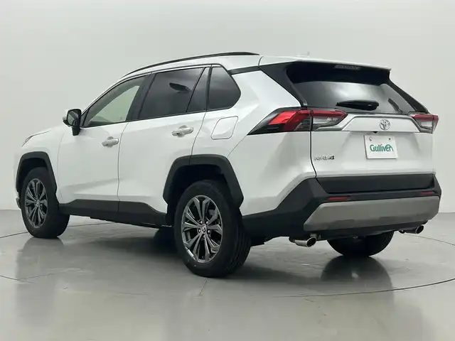 トヨタ ＲＡＶ４ G 熊本県 2024(令6)年 1万km プラチナホワイトパールマイカ 禁煙車　/１０．５インチディスプレイオーディオ（ＡｐｐｌＣａｒＰｌａｙ・ＡｎｄｒｏｉｄＡｕｔｏ・ＢＴ・フルセグ）/アラウンドビューモニター/前方ドライブレコーダー　/ＥＴＣ２．０　/レーダークルーズコントロール/前席シートヒーター　/ステアリングヒーター/前席エアーシート/運転席パワーシート（メモリー付き）/パワーバックドア/前後クリアランスソナー/ブラインドスポットモニター/衝突軽減ブレーキ/レーンキープアシスト/ダウンヒルアシスト/横滑り防止/デジタルインナーミラー/ルーフレール/純正フロアマット/純正１８インチAW/オートライト/オートマチックハイビーム/LEDヘッドライト/フォグライト/スマートキー/プッシュスタート/保証書/取扱説明書