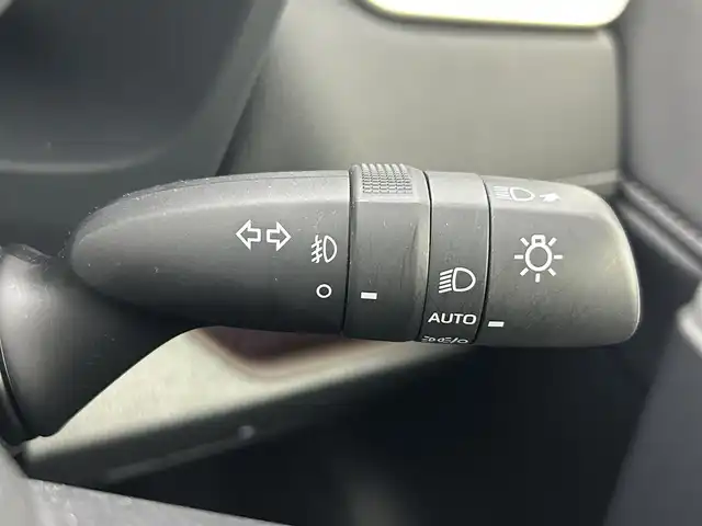 トヨタ ＲＡＶ４ G 熊本県 2024(令6)年 1万km プラチナホワイトパールマイカ 禁煙車　/１０．５インチディスプレイオーディオ（ＡｐｐｌＣａｒＰｌａｙ・ＡｎｄｒｏｉｄＡｕｔｏ・ＢＴ・フルセグ）/アラウンドビューモニター/前方ドライブレコーダー　/ＥＴＣ２．０　/レーダークルーズコントロール/前席シートヒーター　/ステアリングヒーター/前席エアーシート/運転席パワーシート（メモリー付き）/パワーバックドア/前後クリアランスソナー/ブラインドスポットモニター/衝突軽減ブレーキ/レーンキープアシスト/ダウンヒルアシスト/横滑り防止/デジタルインナーミラー/ルーフレール/純正フロアマット/純正１８インチAW/オートライト/オートマチックハイビーム/LEDヘッドライト/フォグライト/スマートキー/プッシュスタート/保証書/取扱説明書