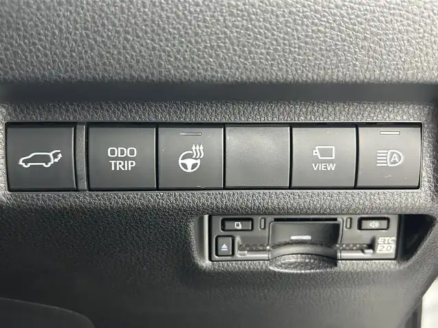 トヨタ ＲＡＶ４ G 熊本県 2024(令6)年 1万km プラチナホワイトパールマイカ 禁煙車　/１０．５インチディスプレイオーディオ（ＡｐｐｌＣａｒＰｌａｙ・ＡｎｄｒｏｉｄＡｕｔｏ・ＢＴ・フルセグ）/アラウンドビューモニター/前方ドライブレコーダー　/ＥＴＣ２．０　/レーダークルーズコントロール/前席シートヒーター　/ステアリングヒーター/前席エアーシート/運転席パワーシート（メモリー付き）/パワーバックドア/前後クリアランスソナー/ブラインドスポットモニター/衝突軽減ブレーキ/レーンキープアシスト/ダウンヒルアシスト/横滑り防止/デジタルインナーミラー/ルーフレール/純正フロアマット/純正１８インチAW/オートライト/オートマチックハイビーム/LEDヘッドライト/フォグライト/スマートキー/プッシュスタート/保証書/取扱説明書