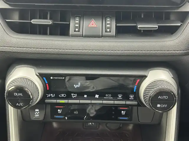 トヨタ ＲＡＶ４ G 熊本県 2024(令6)年 1万km プラチナホワイトパールマイカ 禁煙車　/１０．５インチディスプレイオーディオ（ＡｐｐｌＣａｒＰｌａｙ・ＡｎｄｒｏｉｄＡｕｔｏ・ＢＴ・フルセグ）/アラウンドビューモニター/前方ドライブレコーダー　/ＥＴＣ２．０　/レーダークルーズコントロール/前席シートヒーター　/ステアリングヒーター/前席エアーシート/運転席パワーシート（メモリー付き）/パワーバックドア/前後クリアランスソナー/ブラインドスポットモニター/衝突軽減ブレーキ/レーンキープアシスト/ダウンヒルアシスト/横滑り防止/デジタルインナーミラー/ルーフレール/純正フロアマット/純正１８インチAW/オートライト/オートマチックハイビーム/LEDヘッドライト/フォグライト/スマートキー/プッシュスタート/保証書/取扱説明書