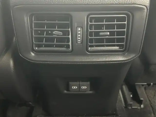 トヨタ ＲＡＶ４ G 熊本県 2024(令6)年 1万km プラチナホワイトパールマイカ 禁煙車　/１０．５インチディスプレイオーディオ（ＡｐｐｌＣａｒＰｌａｙ・ＡｎｄｒｏｉｄＡｕｔｏ・ＢＴ・フルセグ）/アラウンドビューモニター/前方ドライブレコーダー　/ＥＴＣ２．０　/レーダークルーズコントロール/前席シートヒーター　/ステアリングヒーター/前席エアーシート/運転席パワーシート（メモリー付き）/パワーバックドア/前後クリアランスソナー/ブラインドスポットモニター/衝突軽減ブレーキ/レーンキープアシスト/ダウンヒルアシスト/横滑り防止/デジタルインナーミラー/ルーフレール/純正フロアマット/純正１８インチAW/オートライト/オートマチックハイビーム/LEDヘッドライト/フォグライト/スマートキー/プッシュスタート/保証書/取扱説明書