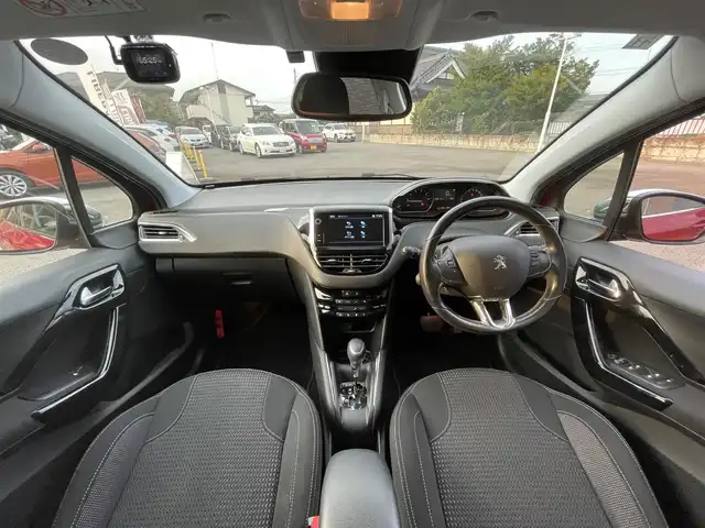 プジョー ２０８ アリュール 栃木県 2018(平30)年 3.7万km 赤 アクティブシティブレーキ/AppleCarPlay/バックカメラ/バックソナー /ETC/キーレスキー /オートライト/クルーズコントロール/ドライブレコーダー