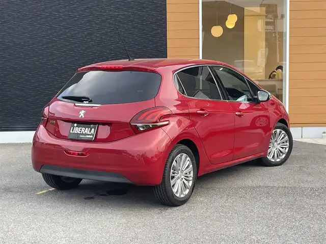 プジョー ２０８ アリュール 栃木県 2018(平30)年 3.7万km 赤 アクティブシティブレーキ/AppleCarPlay/バックカメラ/バックソナー /ETC/キーレスキー /オートライト/クルーズコントロール/ドライブレコーダー