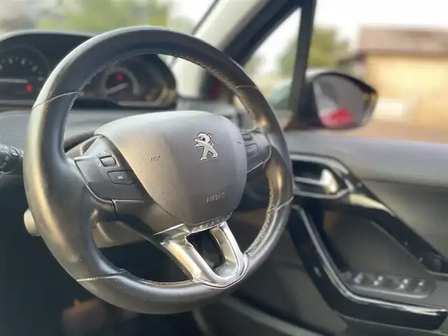 プジョー ２０８ アリュール 栃木県 2018(平30)年 3.7万km 赤 アクティブシティブレーキ/AppleCarPlay/バックカメラ/バックソナー /ETC/キーレスキー /オートライト/クルーズコントロール/ドライブレコーダー