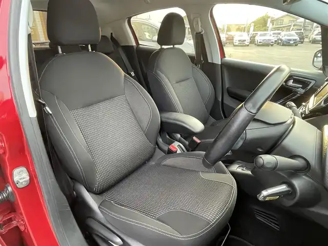 プジョー ２０８ アリュール 栃木県 2018(平30)年 3.7万km 赤 アクティブシティブレーキ/AppleCarPlay/バックカメラ/バックソナー /ETC/キーレスキー /オートライト/クルーズコントロール/ドライブレコーダー