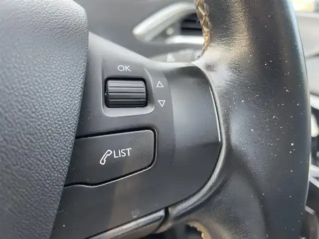 プジョー ２０８ アリュール 栃木県 2018(平30)年 3.7万km 赤 アクティブシティブレーキ/AppleCarPlay/バックカメラ/バックソナー /ETC/キーレスキー /オートライト/クルーズコントロール/ドライブレコーダー