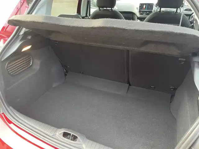 プジョー ２０８ アリュール 栃木県 2018(平30)年 3.7万km 赤 アクティブシティブレーキ/AppleCarPlay/バックカメラ/バックソナー /ETC/キーレスキー /オートライト/クルーズコントロール/ドライブレコーダー