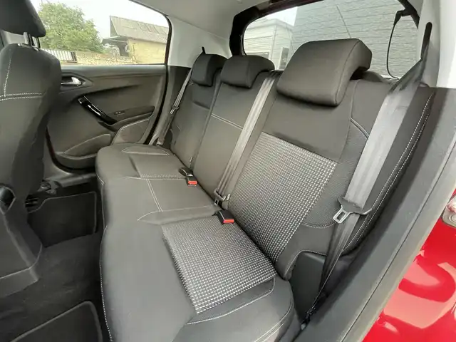 プジョー ２０８ アリュール 栃木県 2018(平30)年 3.7万km 赤 アクティブシティブレーキ/AppleCarPlay/バックカメラ/バックソナー /ETC/キーレスキー /オートライト/クルーズコントロール/ドライブレコーダー