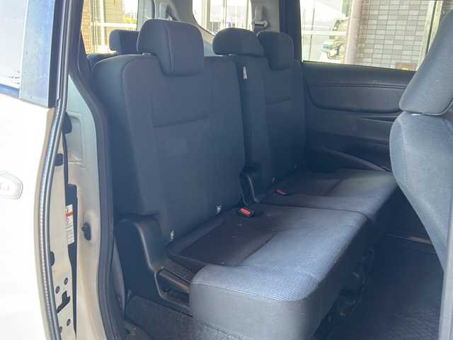 トヨタ シエンタ G 静岡県 2015(平27)年 9.7万km ホワイトパールクリスタルシャイン 純正SDナビ/・CD/・DVD/・フルセグＴＶ/・Bluetooth/・AM/・FM/主要装備/・両側パワスラ/・衝突軽減/・レーンキープ/・バックカメラ/・ETC/・シートヒーターD/N席/・LEDヘッドライト/・オートライト/・オートハイビーム/・フォグランプ/・純正フロアマット/・社外アルミホイール/・スマートキー/・プッシュスタート/・スペアキー1本