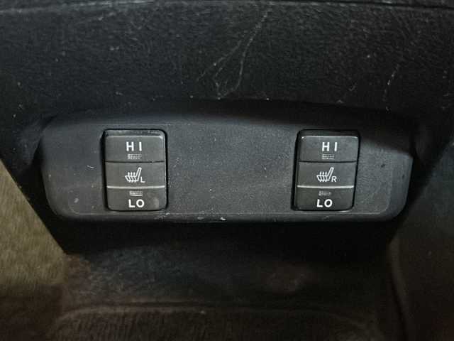 トヨタ シエンタ G 静岡県 2015(平27)年 9.7万km ホワイトパールクリスタルシャイン 純正SDナビ/・CD/・DVD/・フルセグＴＶ/・Bluetooth/・AM/・FM/主要装備/・両側パワスラ/・衝突軽減/・レーンキープ/・バックカメラ/・ETC/・シートヒーターD/N席/・LEDヘッドライト/・オートライト/・オートハイビーム/・フォグランプ/・純正フロアマット/・社外アルミホイール/・スマートキー/・プッシュスタート/・スペアキー1本