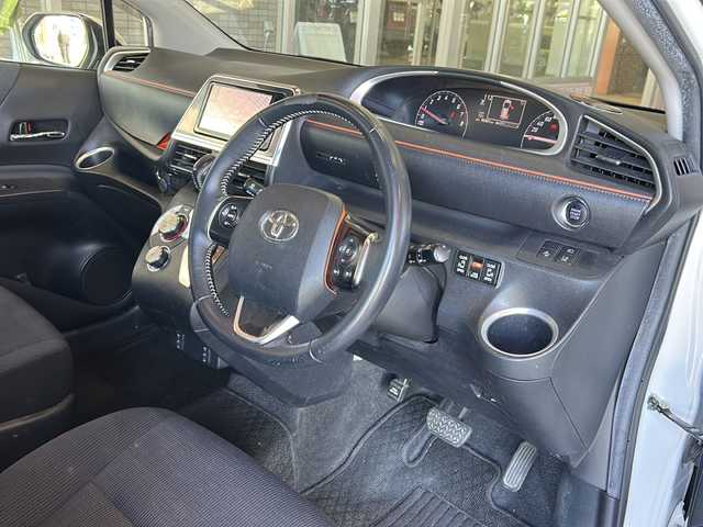 トヨタ シエンタ G 静岡県 2015(平27)年 9.7万km ホワイトパールクリスタルシャイン 純正SDナビ/・CD/・DVD/・フルセグＴＶ/・Bluetooth/・AM/・FM/主要装備/・両側パワスラ/・衝突軽減/・レーンキープ/・バックカメラ/・ETC/・シートヒーターD/N席/・LEDヘッドライト/・オートライト/・オートハイビーム/・フォグランプ/・純正フロアマット/・社外アルミホイール/・スマートキー/・プッシュスタート/・スペアキー1本