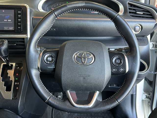 トヨタ シエンタ G 静岡県 2015(平27)年 9.7万km ホワイトパールクリスタルシャイン 純正SDナビ/・CD/・DVD/・フルセグＴＶ/・Bluetooth/・AM/・FM/主要装備/・両側パワスラ/・衝突軽減/・レーンキープ/・バックカメラ/・ETC/・シートヒーターD/N席/・LEDヘッドライト/・オートライト/・オートハイビーム/・フォグランプ/・純正フロアマット/・社外アルミホイール/・スマートキー/・プッシュスタート/・スペアキー1本