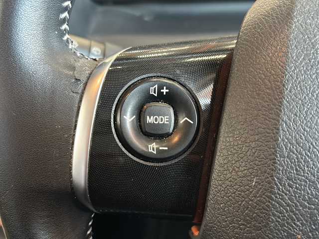 トヨタ シエンタ G 静岡県 2015(平27)年 9.7万km ホワイトパールクリスタルシャイン 純正SDナビ/・CD/・DVD/・フルセグＴＶ/・Bluetooth/・AM/・FM/主要装備/・両側パワスラ/・衝突軽減/・レーンキープ/・バックカメラ/・ETC/・シートヒーターD/N席/・LEDヘッドライト/・オートライト/・オートハイビーム/・フォグランプ/・純正フロアマット/・社外アルミホイール/・スマートキー/・プッシュスタート/・スペアキー1本