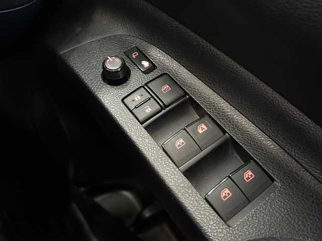 トヨタ シエンタ G 静岡県 2015(平27)年 9.7万km ホワイトパールクリスタルシャイン 純正SDナビ/・CD/・DVD/・フルセグＴＶ/・Bluetooth/・AM/・FM/主要装備/・両側パワスラ/・衝突軽減/・レーンキープ/・バックカメラ/・ETC/・シートヒーターD/N席/・LEDヘッドライト/・オートライト/・オートハイビーム/・フォグランプ/・純正フロアマット/・社外アルミホイール/・スマートキー/・プッシュスタート/・スペアキー1本