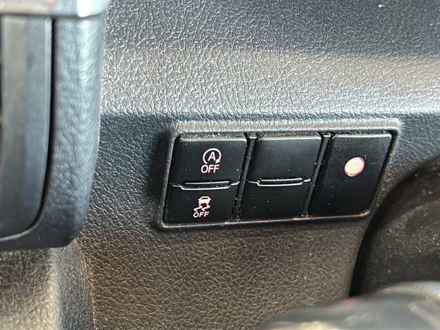 トヨタ シエンタ G 静岡県 2015(平27)年 9.7万km ホワイトパールクリスタルシャイン 純正SDナビ/・CD/・DVD/・フルセグＴＶ/・Bluetooth/・AM/・FM/主要装備/・両側パワスラ/・衝突軽減/・レーンキープ/・バックカメラ/・ETC/・シートヒーターD/N席/・LEDヘッドライト/・オートライト/・オートハイビーム/・フォグランプ/・純正フロアマット/・社外アルミホイール/・スマートキー/・プッシュスタート/・スペアキー1本