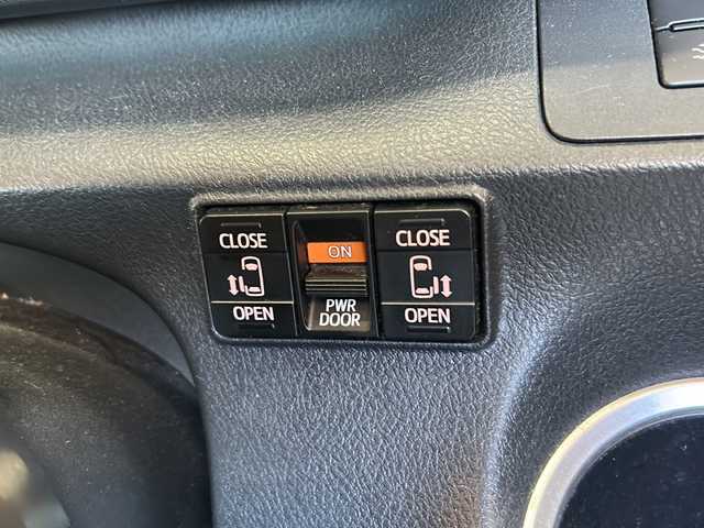 トヨタ シエンタ G 静岡県 2015(平27)年 9.7万km ホワイトパールクリスタルシャイン 純正SDナビ/・CD/・DVD/・フルセグＴＶ/・Bluetooth/・AM/・FM/主要装備/・両側パワスラ/・衝突軽減/・レーンキープ/・バックカメラ/・ETC/・シートヒーターD/N席/・LEDヘッドライト/・オートライト/・オートハイビーム/・フォグランプ/・純正フロアマット/・社外アルミホイール/・スマートキー/・プッシュスタート/・スペアキー1本