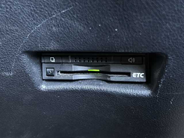 トヨタ シエンタ G 静岡県 2015(平27)年 9.7万km ホワイトパールクリスタルシャイン 純正SDナビ/・CD/・DVD/・フルセグＴＶ/・Bluetooth/・AM/・FM/主要装備/・両側パワスラ/・衝突軽減/・レーンキープ/・バックカメラ/・ETC/・シートヒーターD/N席/・LEDヘッドライト/・オートライト/・オートハイビーム/・フォグランプ/・純正フロアマット/・社外アルミホイール/・スマートキー/・プッシュスタート/・スペアキー1本